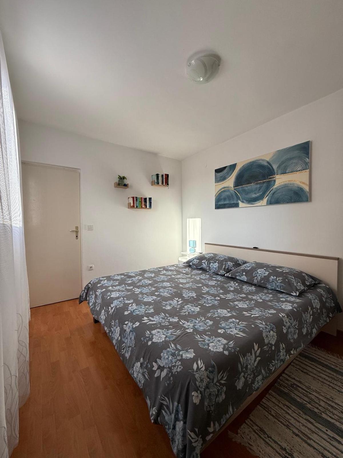 Mimi - Airport Apartment